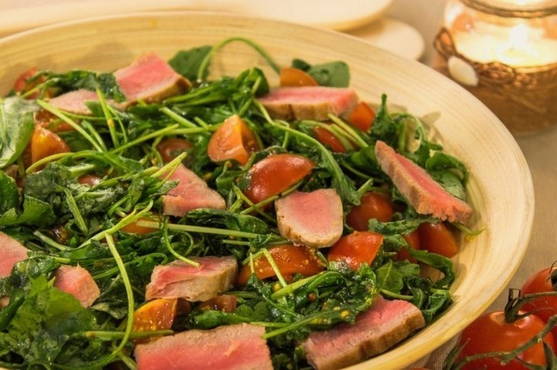 Tuna and arugula salad