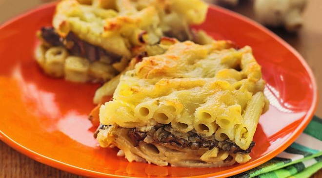 Pasta casserole with mushrooms