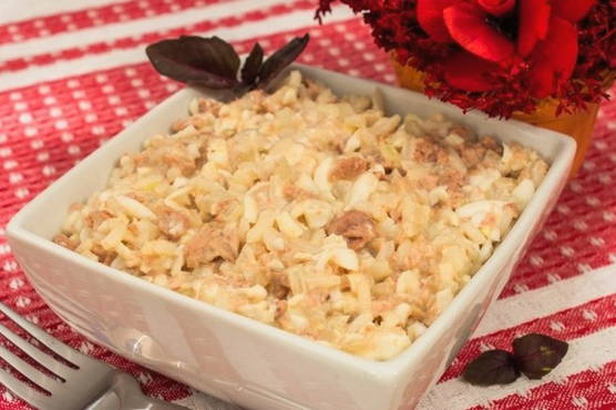 Salad with cod liver and rice