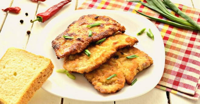 Pork chops in a pan without flour