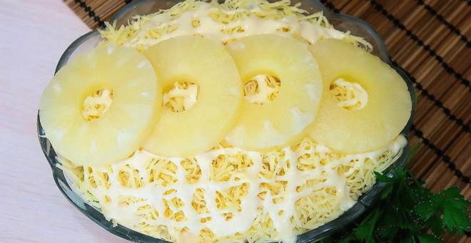 Pineapple and garlic salad