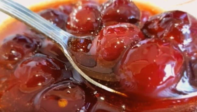 Pitted cherry jam