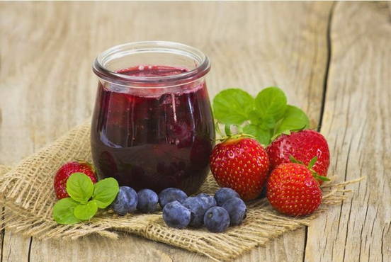 Blueberry jam with strawberries