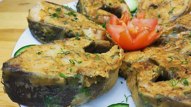 Fried pink salmon with lemon in a pan