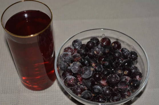 Frozen blackcurrant compote