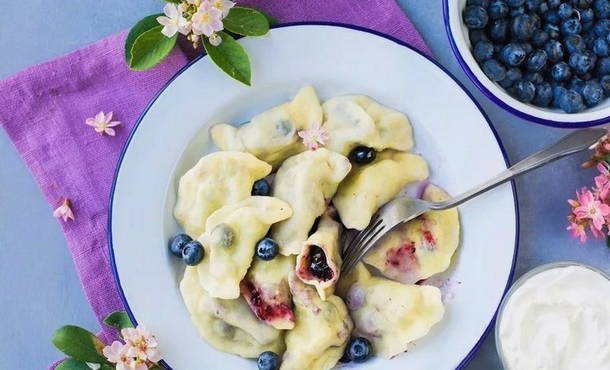 Fried blueberry dumplings