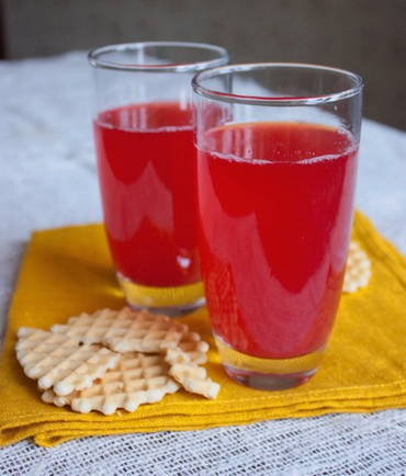 Red currant pomace compote