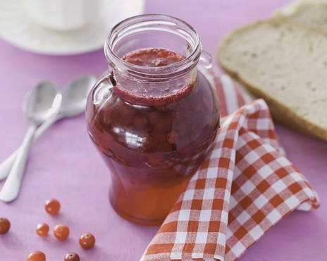 Confiture de cornouiller dans une mijoteuse