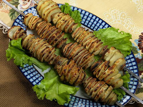 Charcoal potatoes with bacon