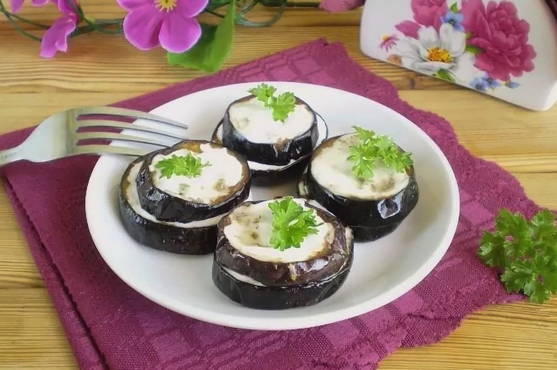 Aubergines grillées en mayonnaise à l'ail