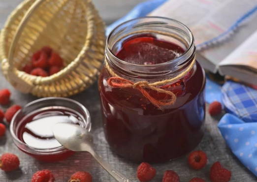 Thick raspberry jelly for the winter