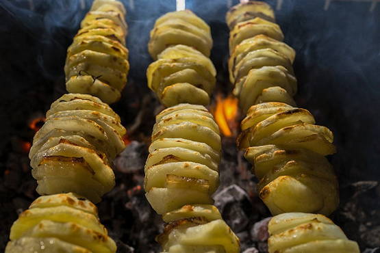 Pommes de terre grillées sans papier d'aluminium