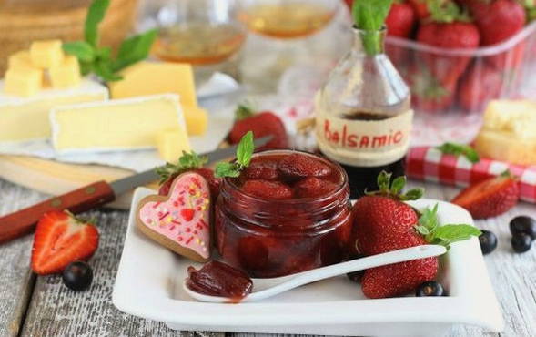 Strawberry jam with pectin