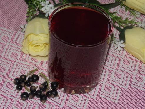 Blackcurrant compote in a slow cooker