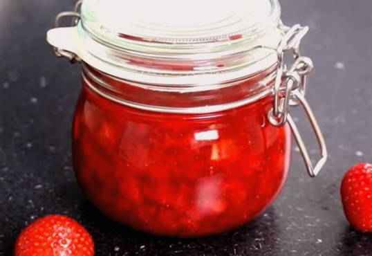 confiture de fraise en gelée