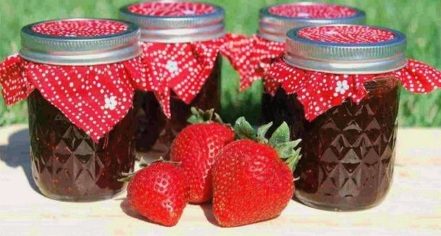 Strawberry jam with citric acid