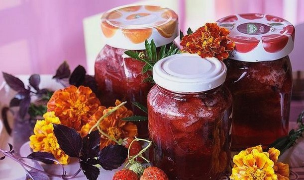 Strawberry jam with basil