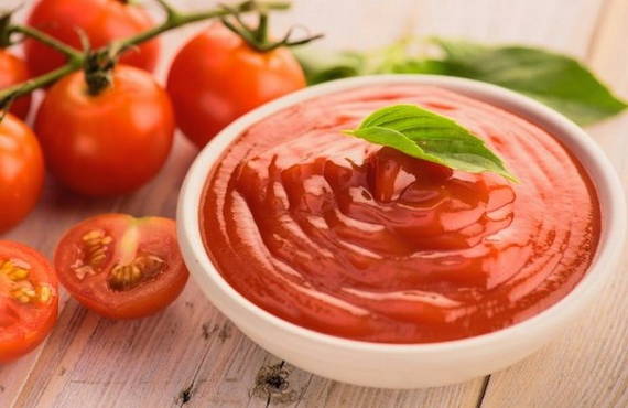 Homemade tomato ketchup