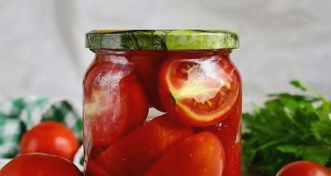 Tomatoes in slices for the winter as fresh