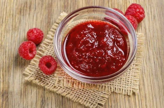 Pitted raspberry jam with pectin