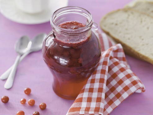 Confiture de cornouiller dans une mijoteuse Redmond