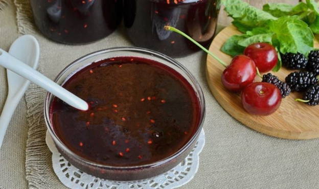 Mulberry jam with cherries