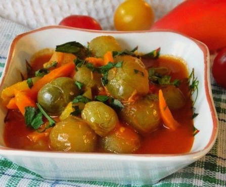 Salade de tomates vertes à la sauce tomate