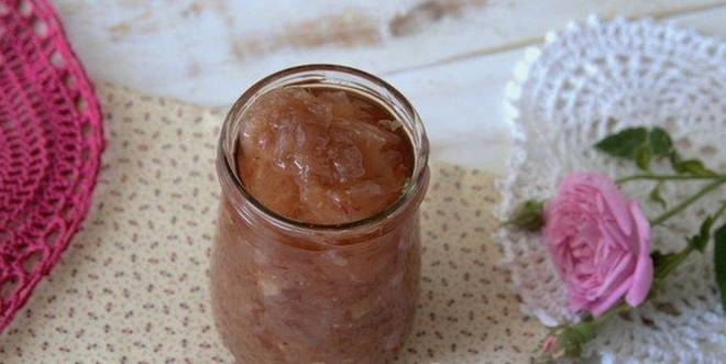 Confiture de pétales de rose à la gélatine