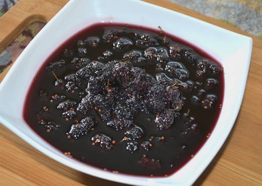 Mulberry jam in a slow cooker