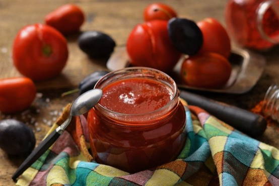 Ketchup de prunes, courgettes et tomates