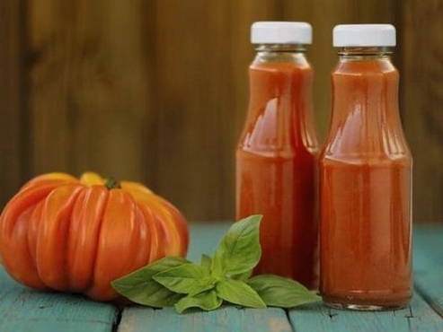 Le ketchup fait maison se lèche les doigts