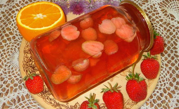 Strawberry compote with orange for the winter