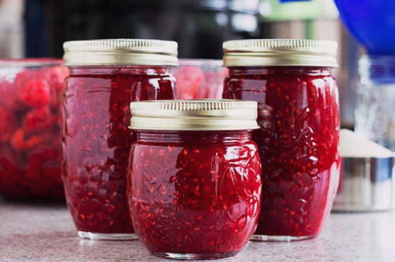 Confiture de framboises à la gélatine