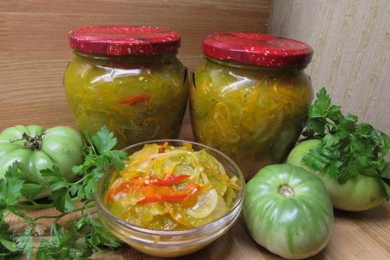 Solyanka for the winter with green tomatoes