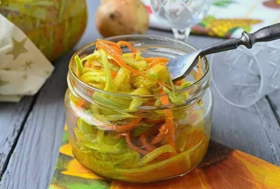 Korean-style zucchini salad for the winter