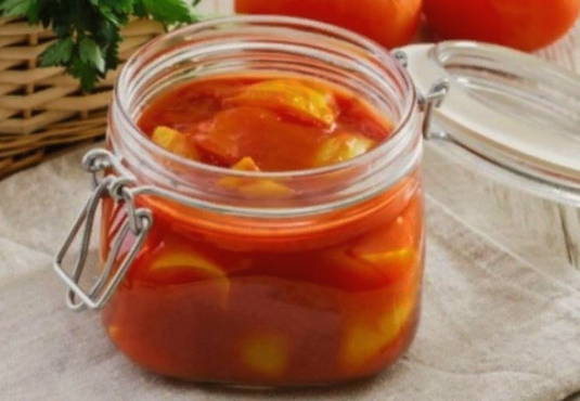 Pepper in tomato juice without oil