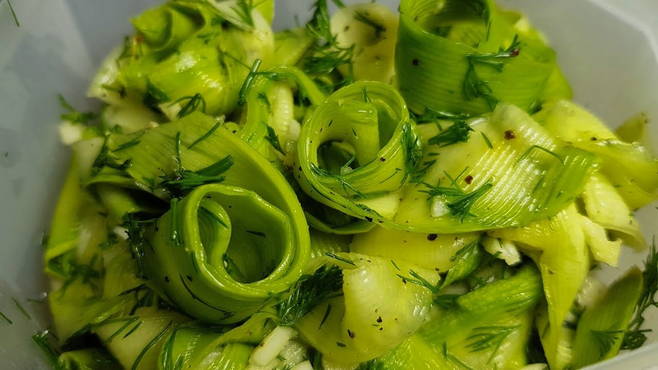 Courgettes marinées rapidement