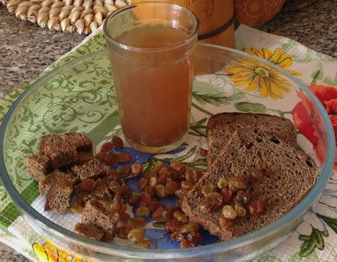 Bread kvass with raisins