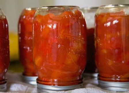 Peppers marinated in tomato juice