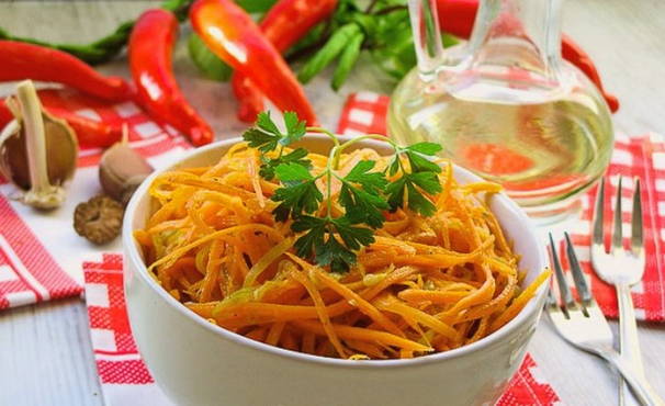 Korean-style zucchini and carrot salad