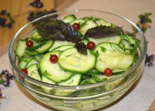 Zucchini salad with honey