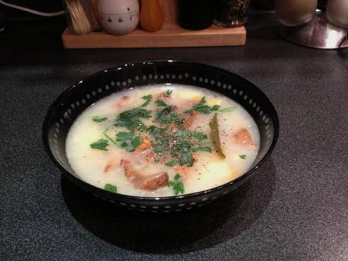 Soup with chanterelles in a slow cooker