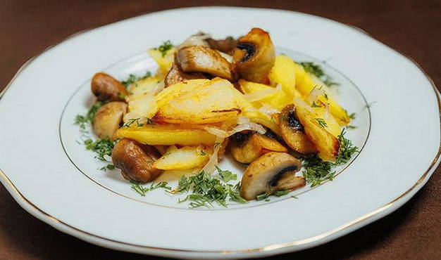 Fried porcini mushrooms with onions and potatoes