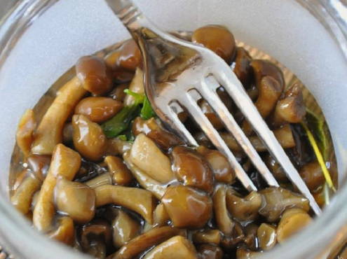 Instant pickled mushrooms