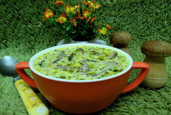 Soupe de champignons au miel avec bouillon de poulet