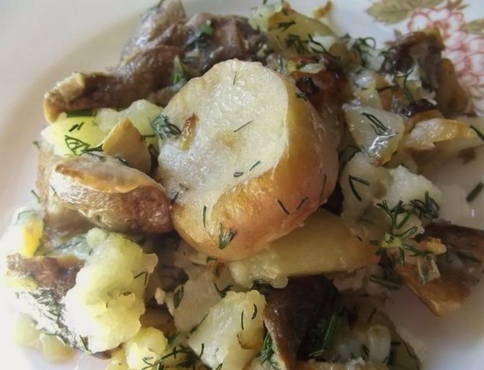 Fried porcini mushrooms with potatoes