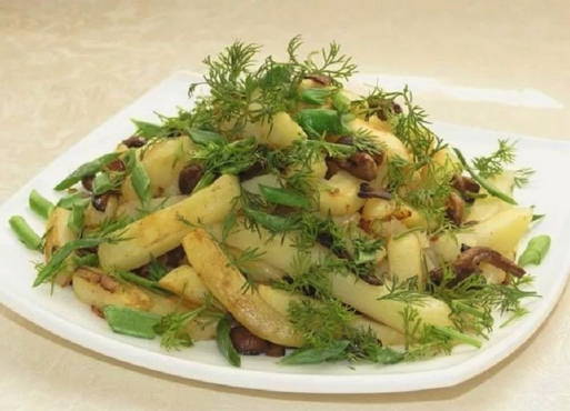 Champignons au miel avec pommes de terre dans une mijoteuse