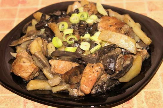 Boletus boletus fried with onions