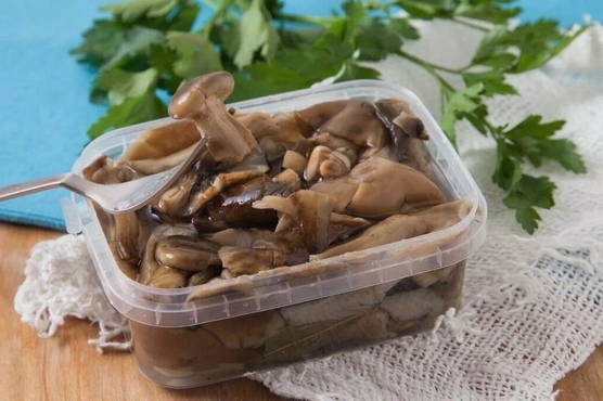 Cold salted mushrooms