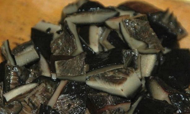 Fried black milk mushrooms recipe